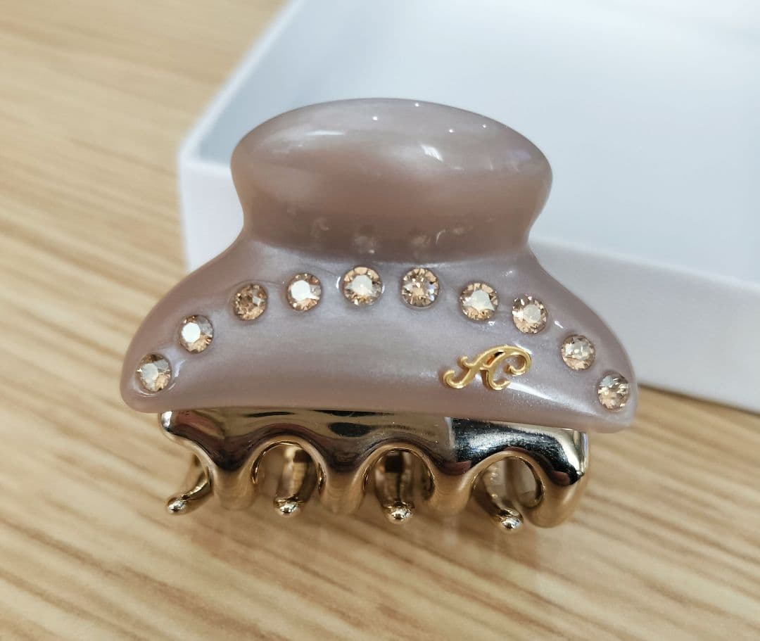acca ベージュ ヘアクリップ