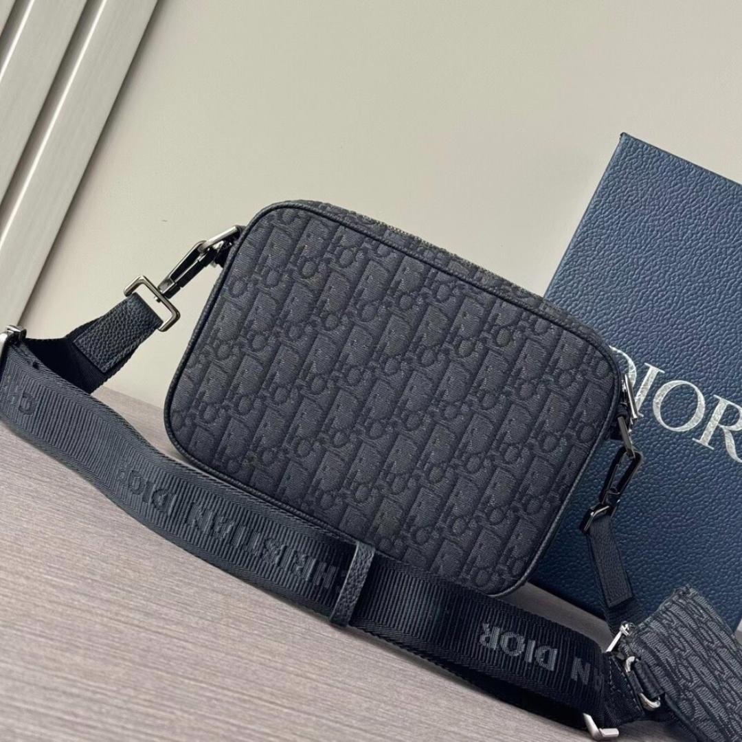 大人気！トリプル サドルバッグ　肩掛け　ショルダーバッグ　ブラック