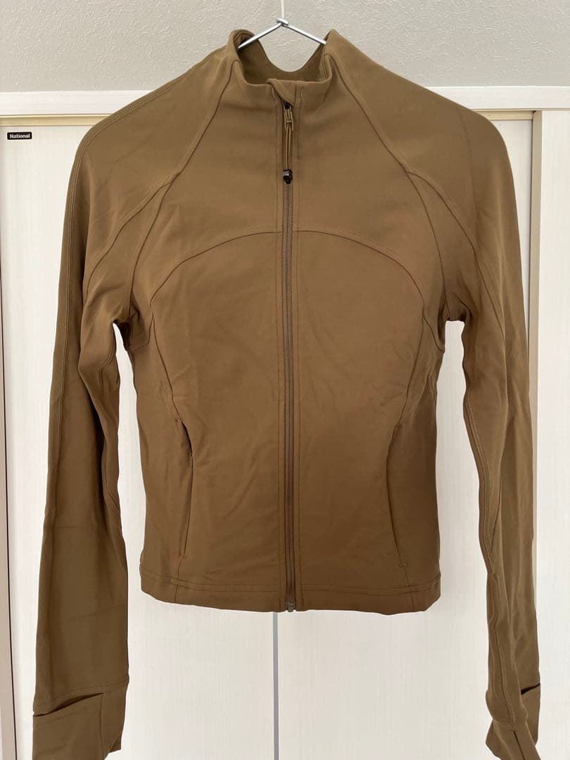 美品！ルルレモンlululemon ジャケット　キャメル　サイズ6