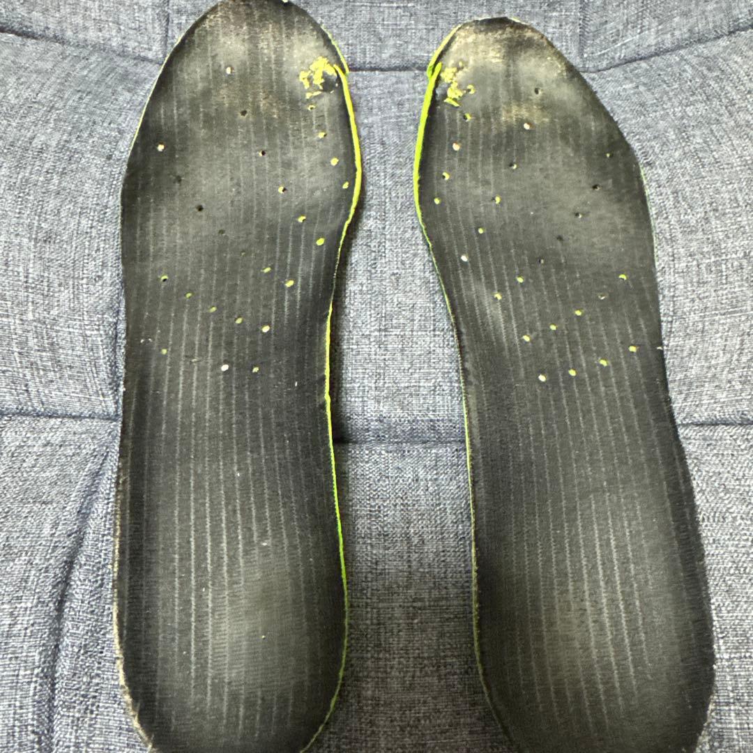 Mizuno Morelia Neo レッドサッカーシューズ