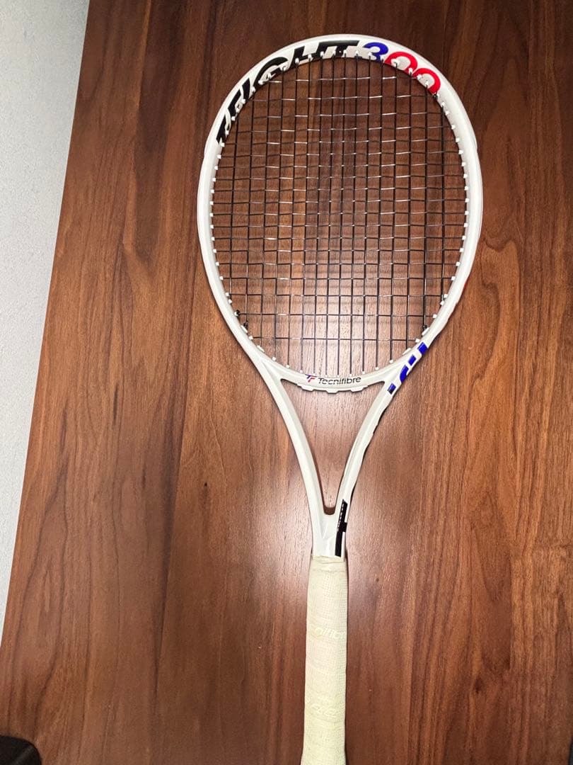 テクニファイバーT-fight300 98 Isoflexグリップ2 300g