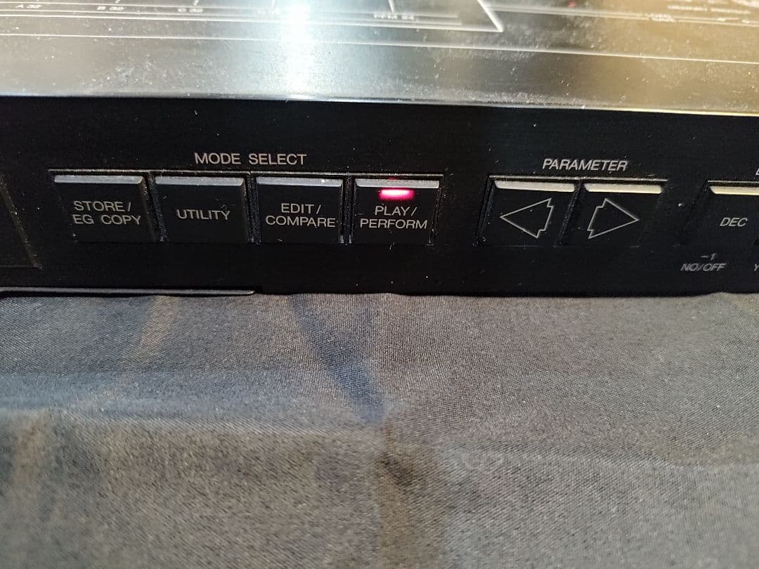 YAMAHA TX81Z FMトーンジェネレーター