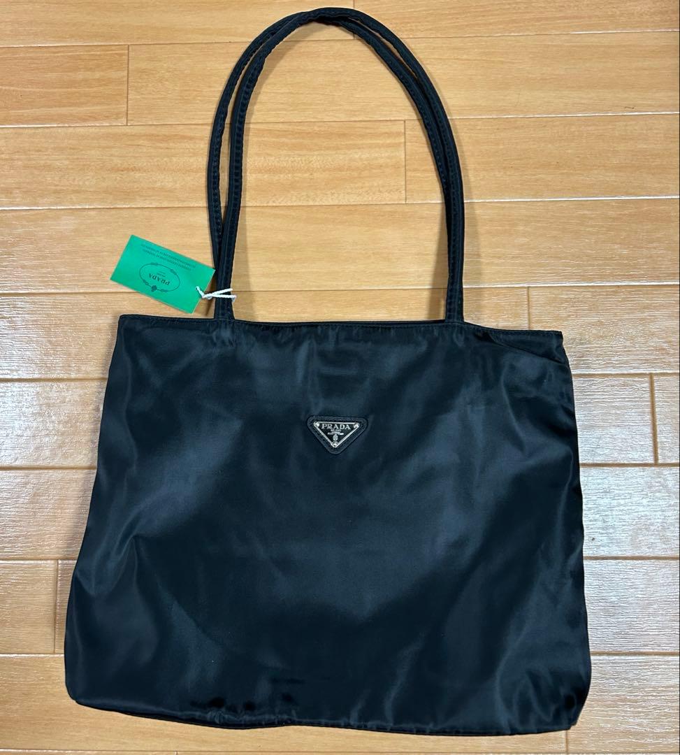 PRADAプラダ　プレートナイロンショルダー新品　ノベルティ
