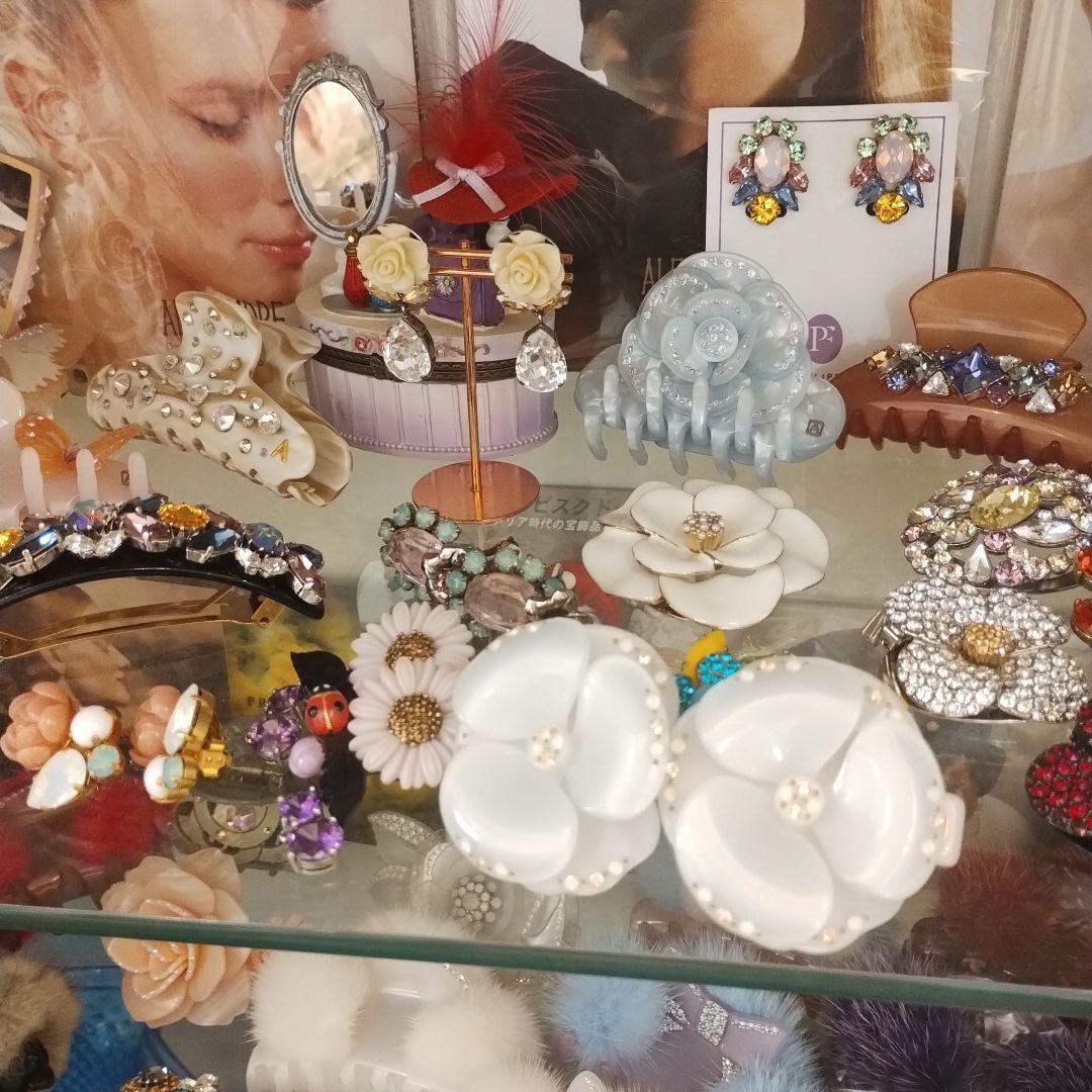 ②ー2 激レアな➠➠アレクサンドルドゥパリホワイトスワロフスキー双子カメリア