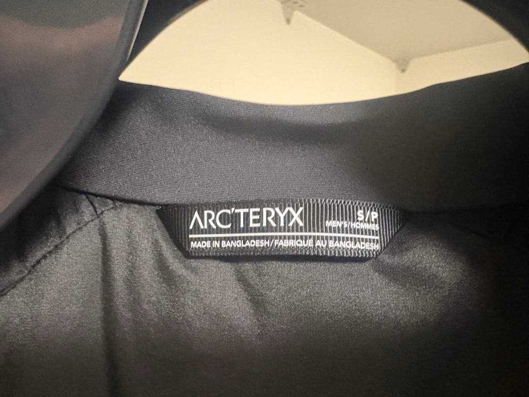 アークテリクス　アトムARフーディー