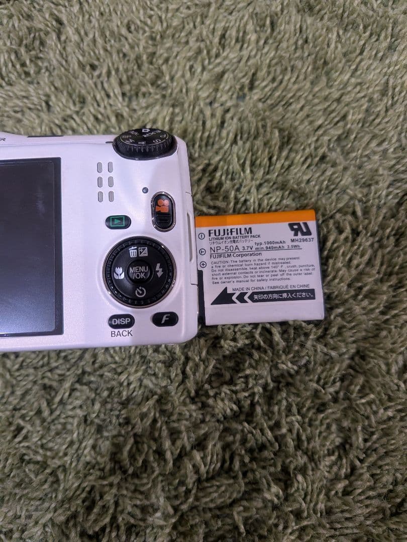 FinePix　F800EXR ホワイト　ジャンク