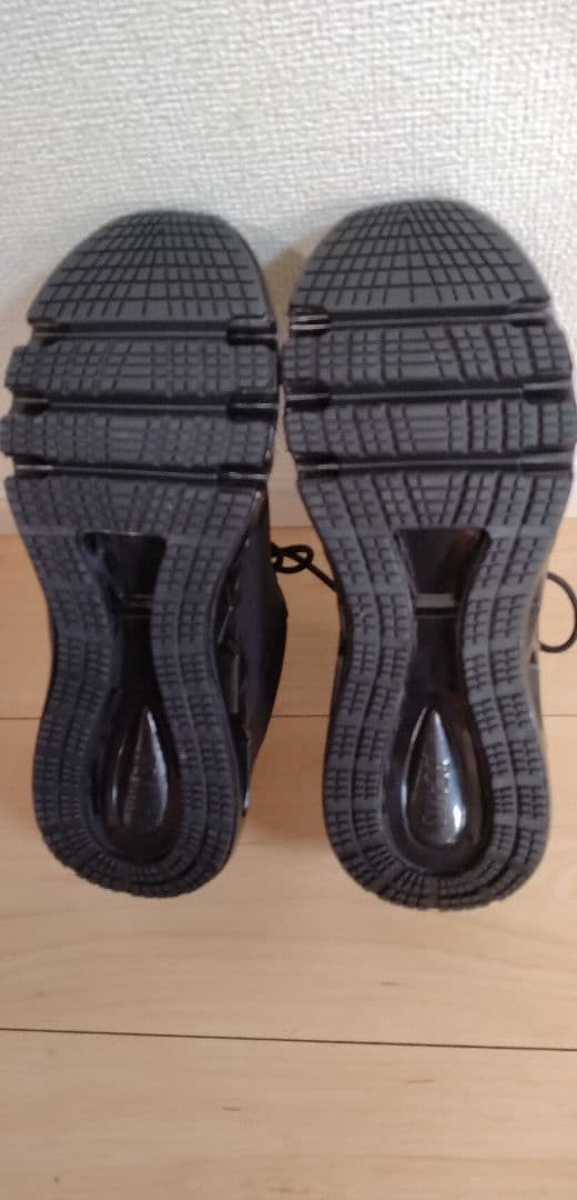 新品　ビーアクシスバランスコアスニーカー3 ブラックM(23.5cm〜24cm)