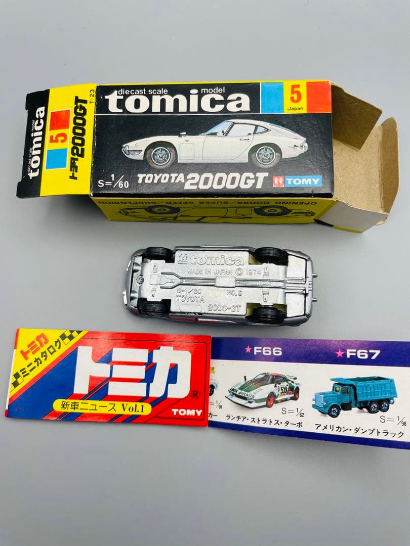 トミカ　黒箱　5 トヨタ2000GT ミニカタログ付