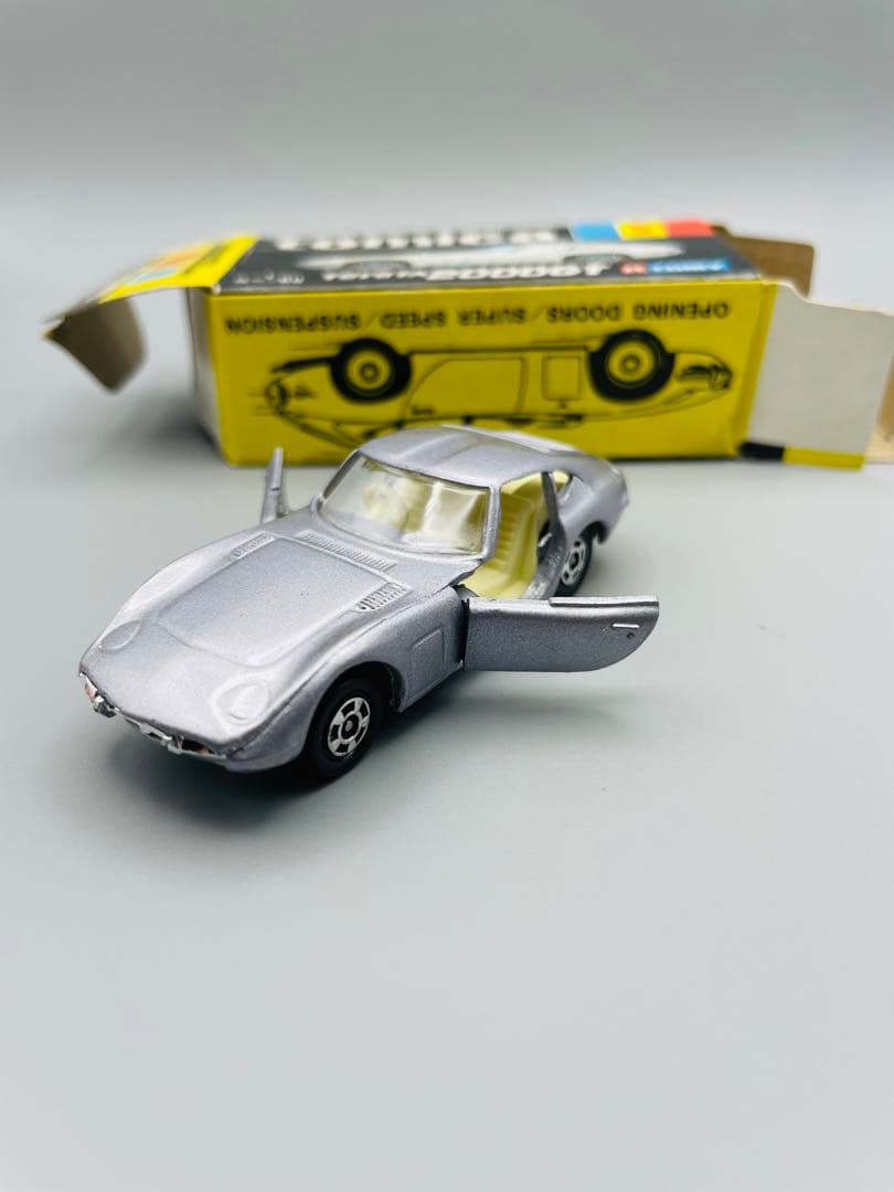 トミカ　黒箱　5 トヨタ2000GT ミニカタログ付