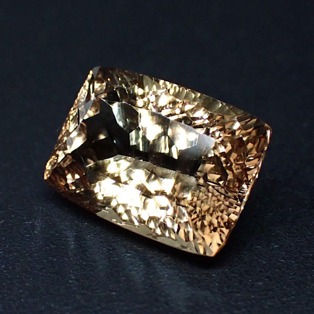 【ブラジル産】シャンパンカラートパーズ