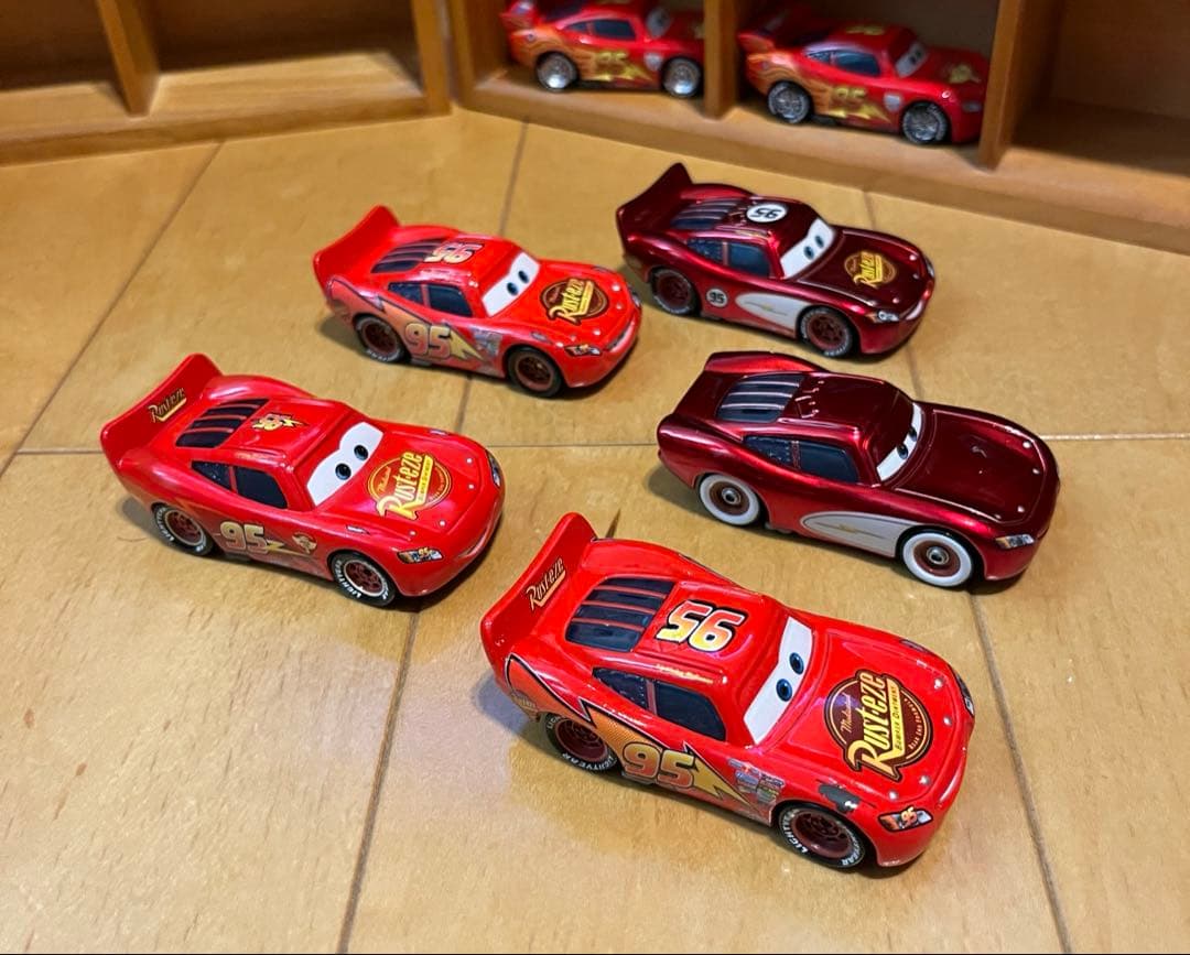 美品　マテルカーズ ライトニング・マックィーン 21台とガイドブック2冊セット