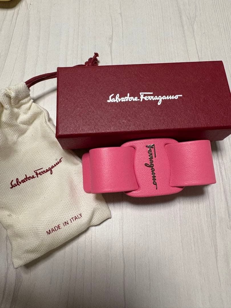 Salvatore Ferragamo ピンク バレッタ