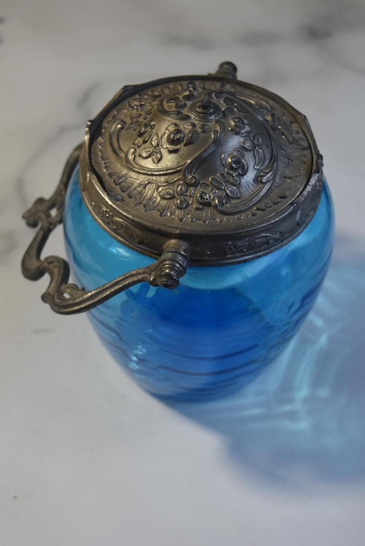 訳有　フランスアンティーク 青いガラスのボンボ二エール・ビスケットジャー