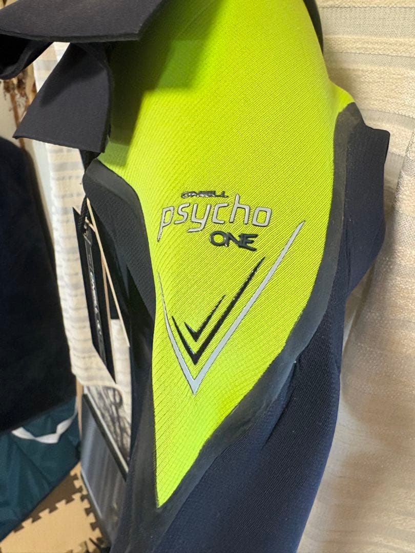 O'NEILL フルスーツ ブラック/ライム 新品タグ付き　未使用　3ミリ