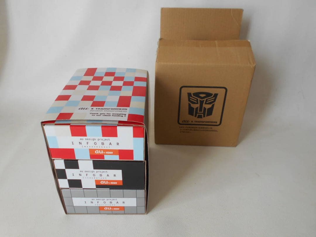 au ×トランスフォーマー オプティマスプライム バンブルビー メガトロン