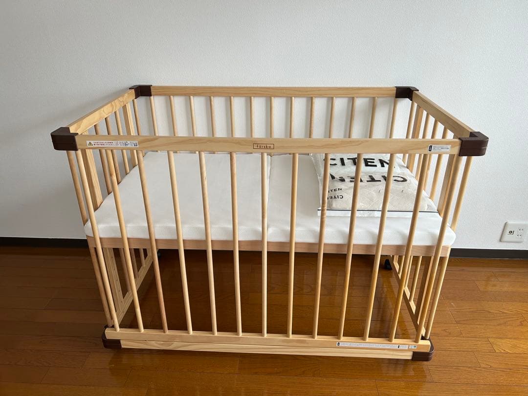 み*ほ様 färska ベッドサイドベッド　木製ベビーベッド マットレス付き