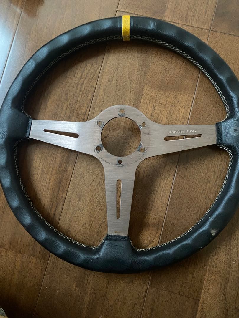 ナルディー　ステアリングホイール イタリア製