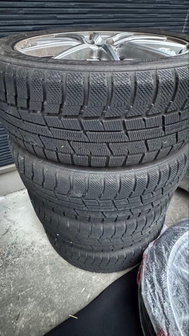 【送料込み】スタッドレス4本セット　18インチ