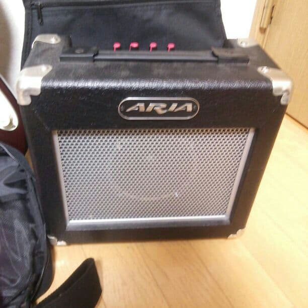 エレキギターとアンプのセット