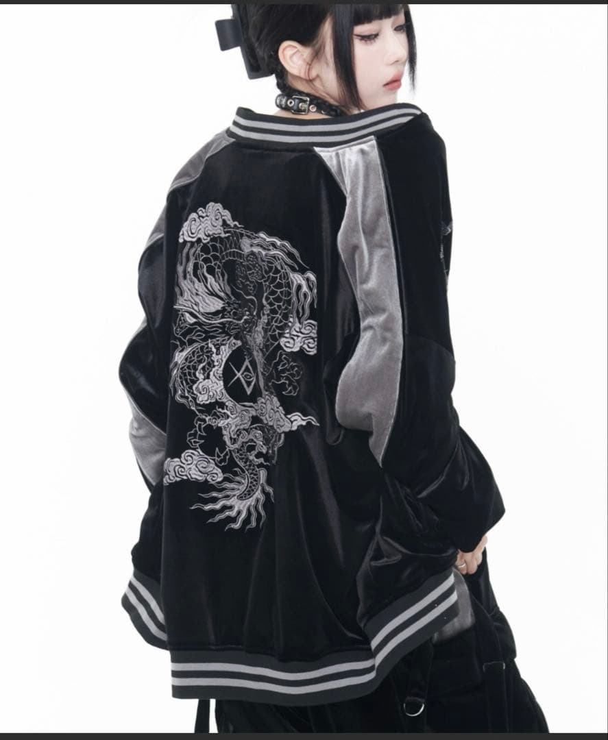 両*式様 REFLEM ドラゴン刺繍 ベロアスカジャン　グレーブラック