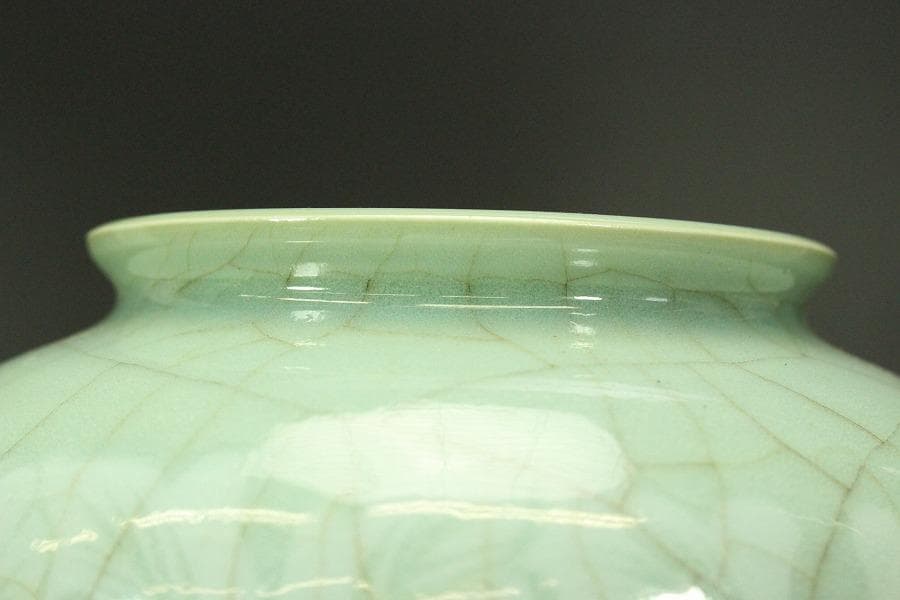 作家物 波山作 青磁草花紋 花瓶 共箱(ZE611)