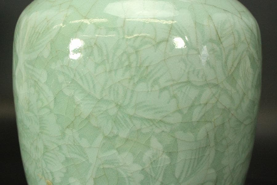 作家物 波山作 青磁草花紋 花瓶 共箱(ZE611)