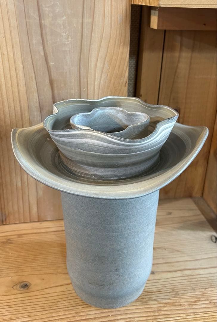 陶芸作家　やきもの　花器　花瓶　白石和宏　娘　白石阿衣