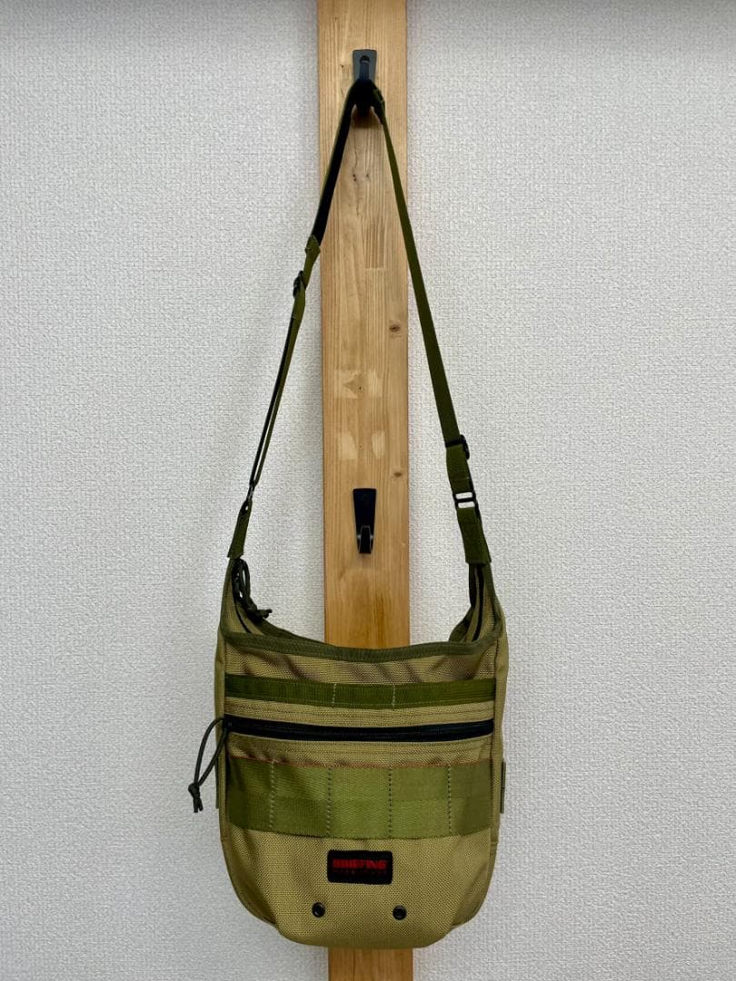 BRIEFING ショルダーバッグ DAY TRIPPER カーキ グリーン