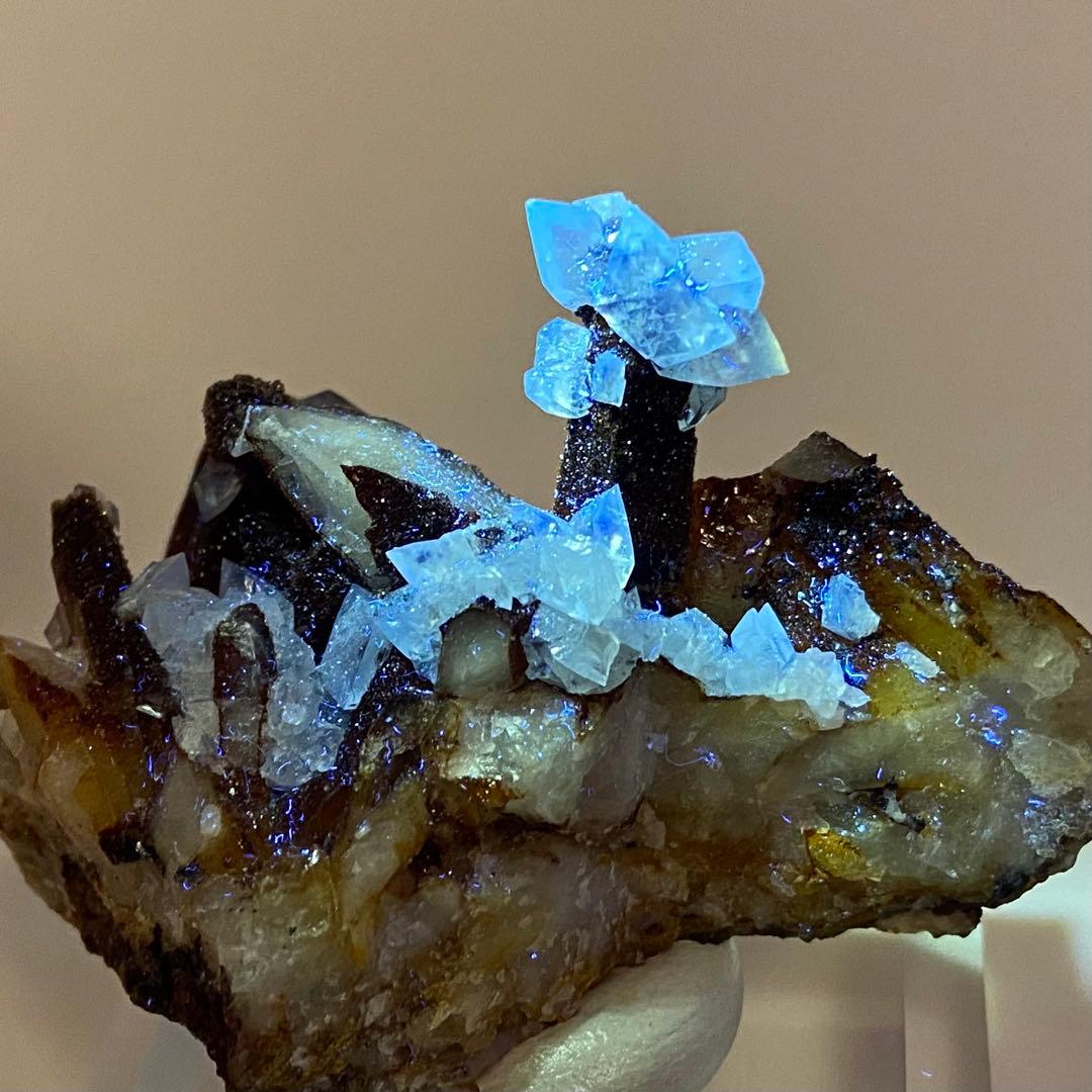 クォーツ　カルサイト　ロシア産　鉱物標本　原石　天然石　ストーン　共生　蛍光