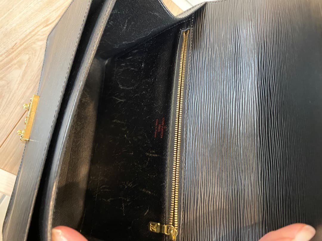 Louis Vuitton エピレザー ブラック