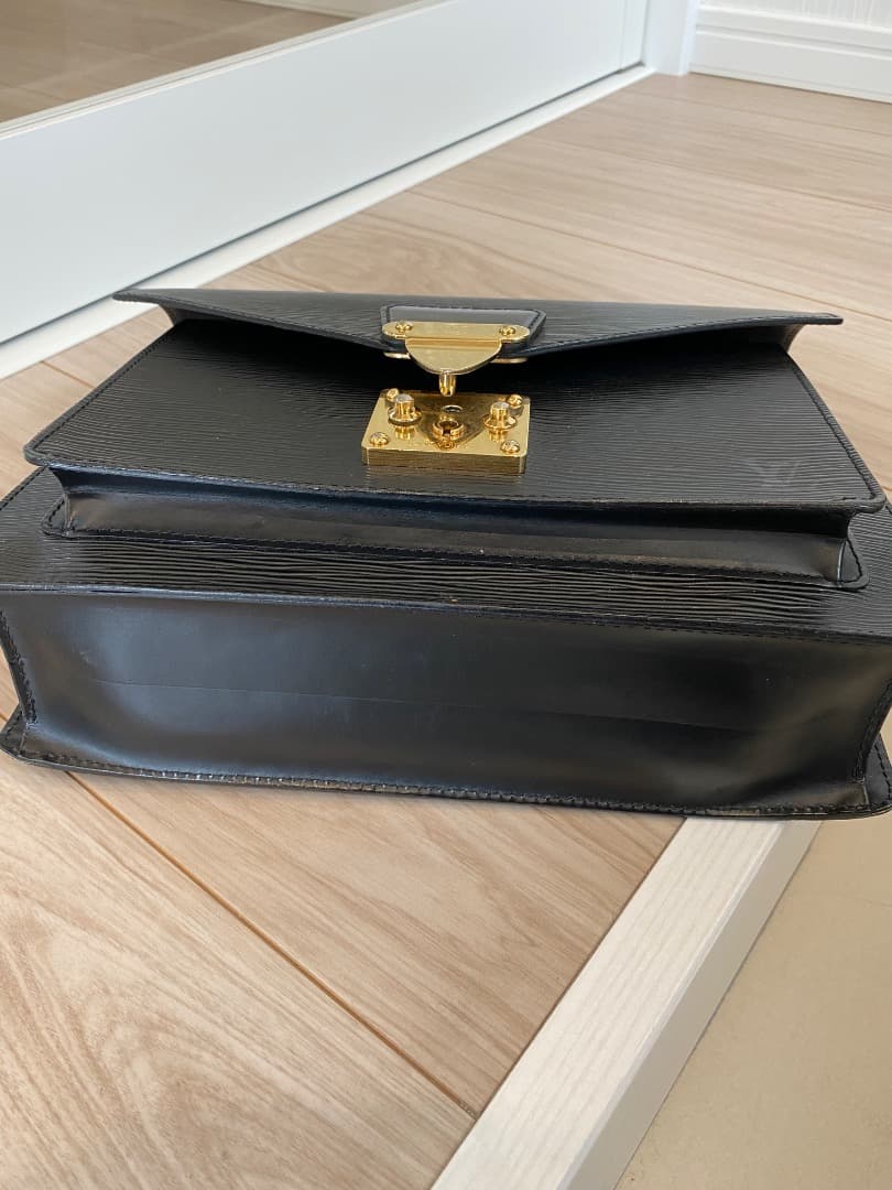 Louis Vuitton エピレザー ブラック