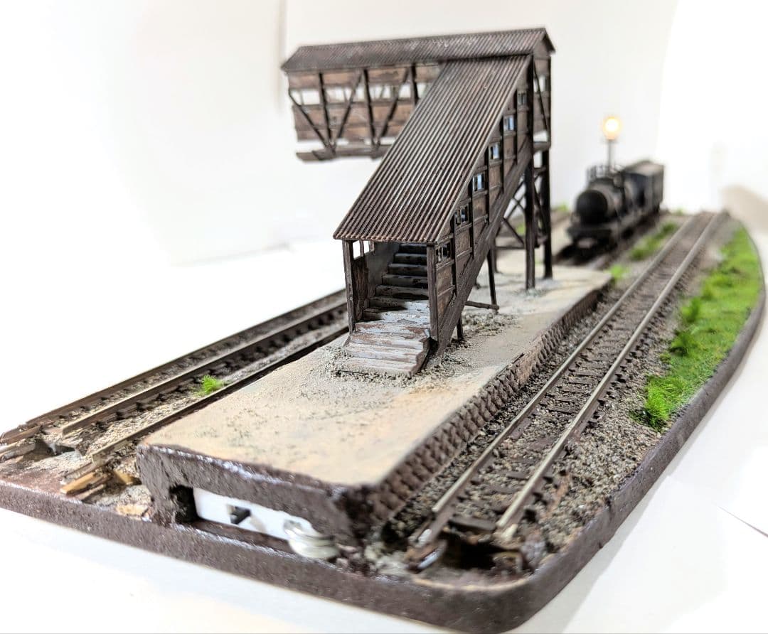 食*ン様 Ｎゲージ・ジオラマ展示台【ローカル駅寸景】※貨車2両付き！