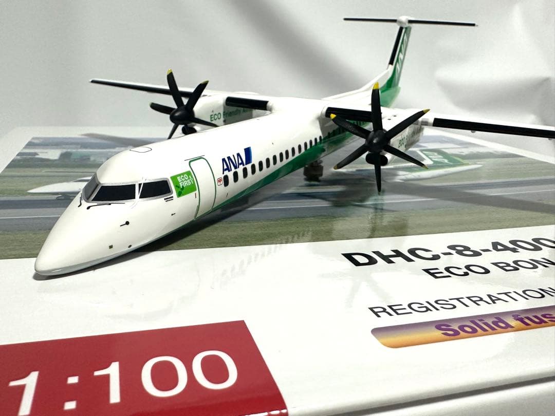 全日空商事 1/100 ANA DHC-8-400 NH11013 台座付き