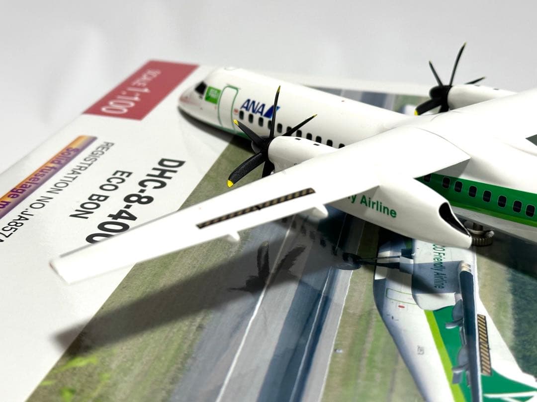 全日空商事 1/100 ANA DHC-8-400 NH11013 台座付き