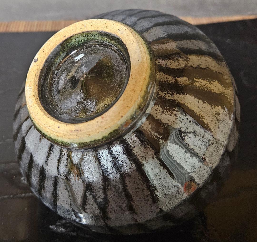 【茶人未使用品！放出品❗】益子焼　関澤武　鉄釉　刷毛打文様　抹茶茶碗　共箱