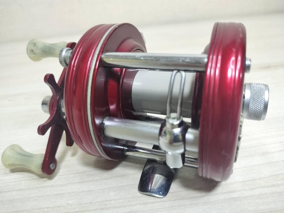 ABU GARCIA アブ アンバサダー 5000　4ネジビンテージリール　濃赤