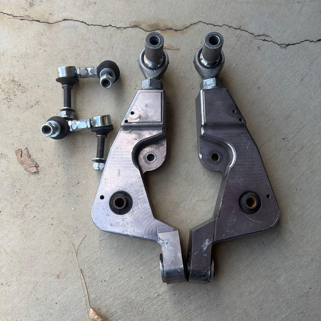 LS460 フロント　ピロロアアーム