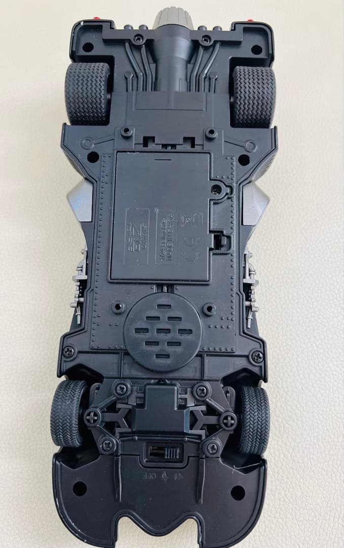 1:24 1989年映画版合金製バットモービル（新品.組立不要）