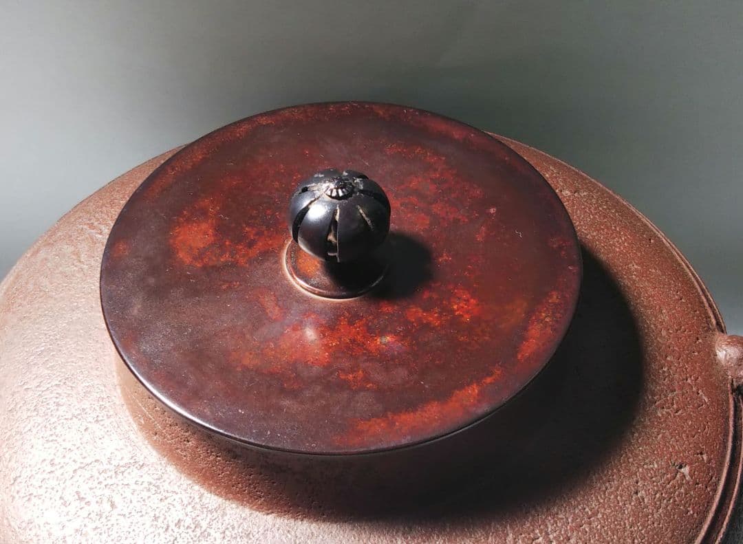 茶道具 釜 炉釜 肩筋釜 釜師 根来茂昌 共箱 遠州流 向栄会 琢三