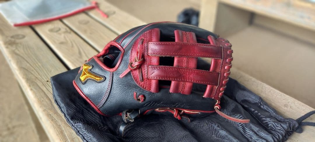 値下げしました【絶版モデル】ミズノプロ 野球グローブ 黒/赤【限定カラー】