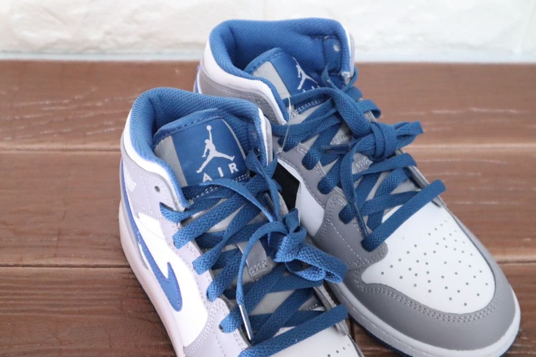 新品 22.5㎝　NIKE ナイキ　エアジョーダン1 MID GS