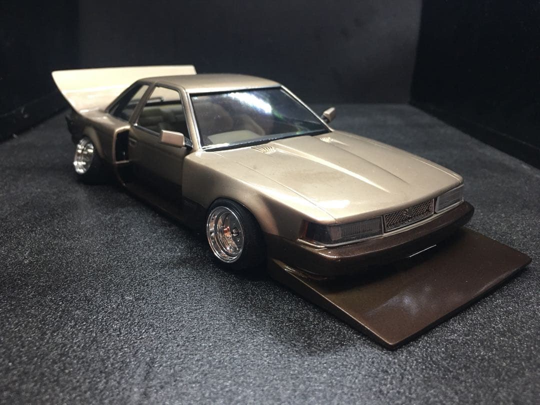 旧車プラモデル完成品1／２４　10ソアラアオシマ
