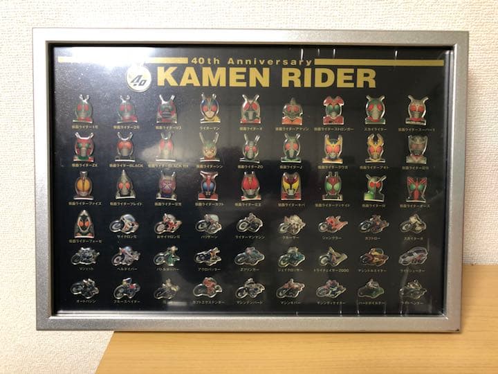 仮面ライダー 40周年記念品 ピンバッチ