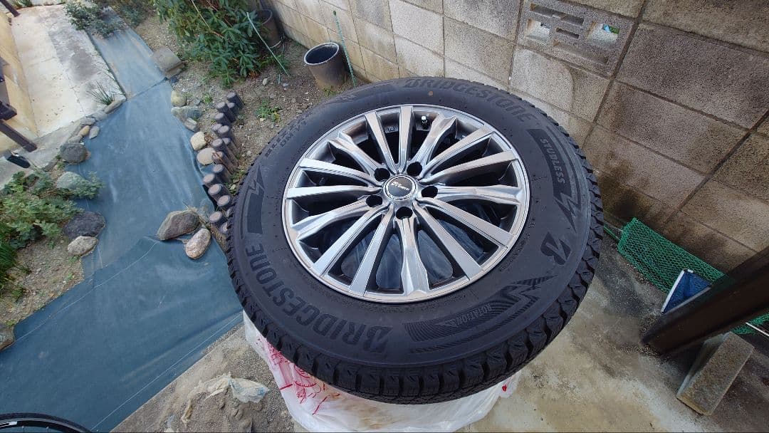 BLIZZAK　DM-V3　225/65R17　2024年　タイヤ4本ホイール付