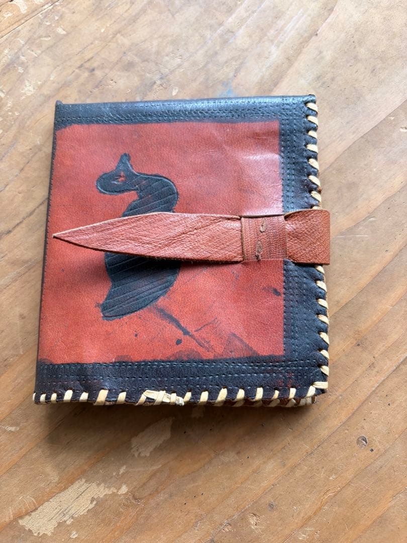 革製　ハンドクラフト　トライバル　民族　部族　工芸品　財布　革細工