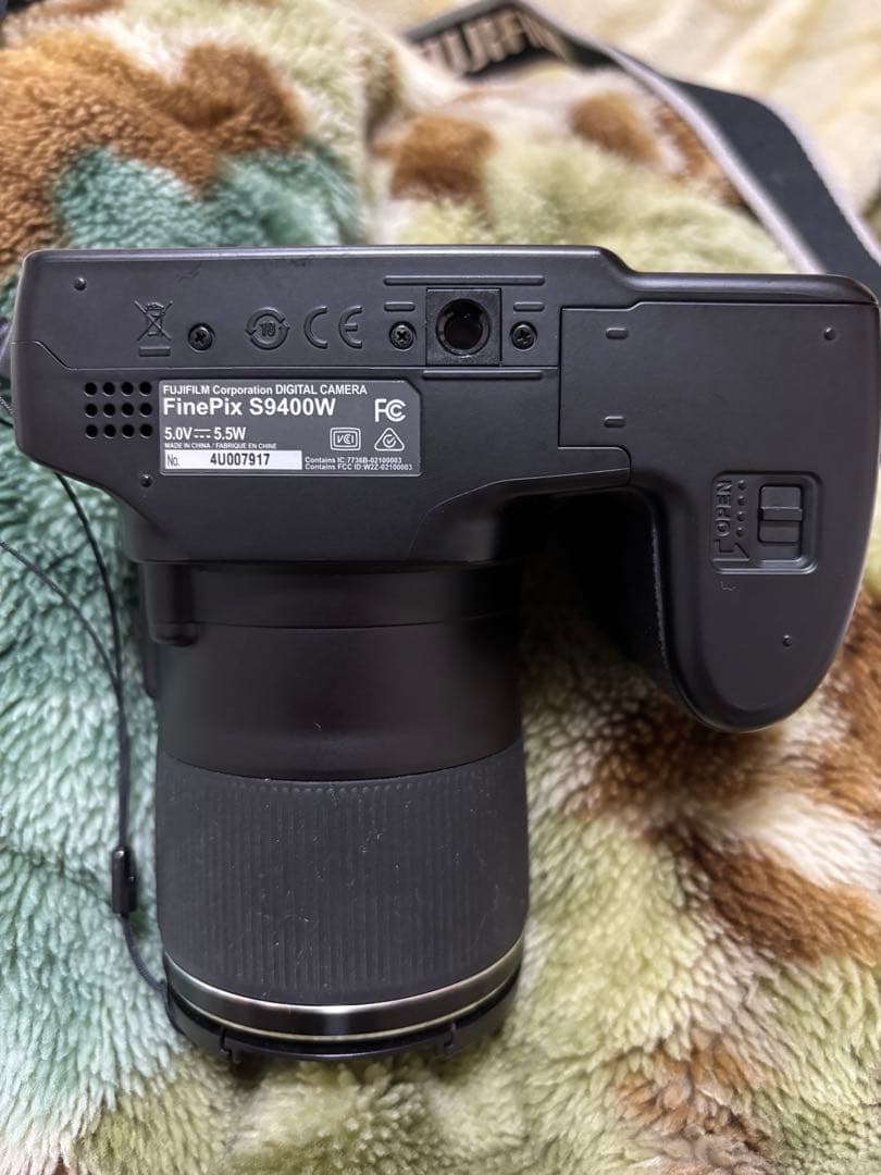デジタルカメラ FinePix S9400W