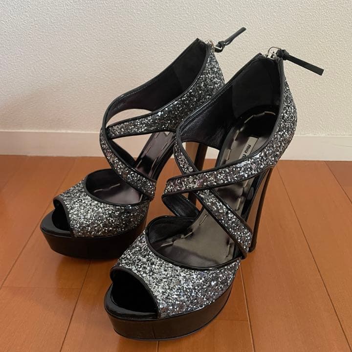 お値下げ　新品未使用　miu miu ミュウミュウ　グリッターサンダル　37.5