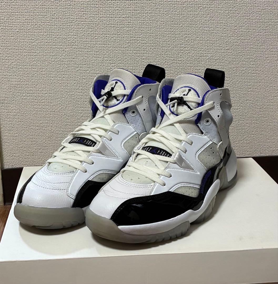 ナイキ ジョーダンブランドジャンプマンツートレイ \