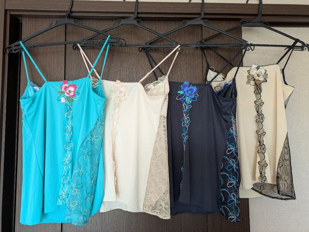 【美品2点】サルート⭐キャミソールとスリップ 2枚セット⭐他同シリーズ色違いあり