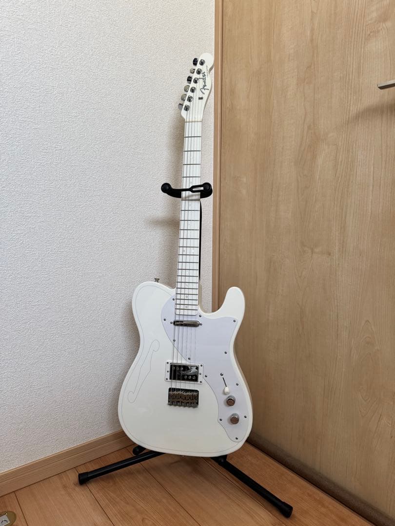 SILENT SIREN エレキギター ホワイト